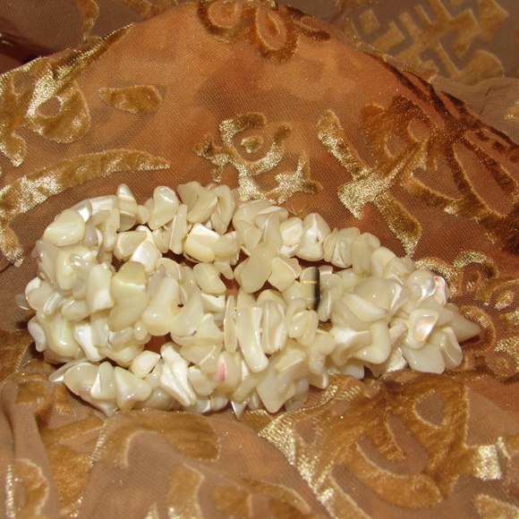 Mother of Pearl Chip Chunk Stretch Bracelet VTG - Picture 3 of 5